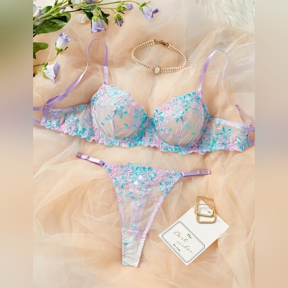 Electric Blue And Dazzling Purple Lace Womens Intimates Set Size Large! - Picture 1 of 4